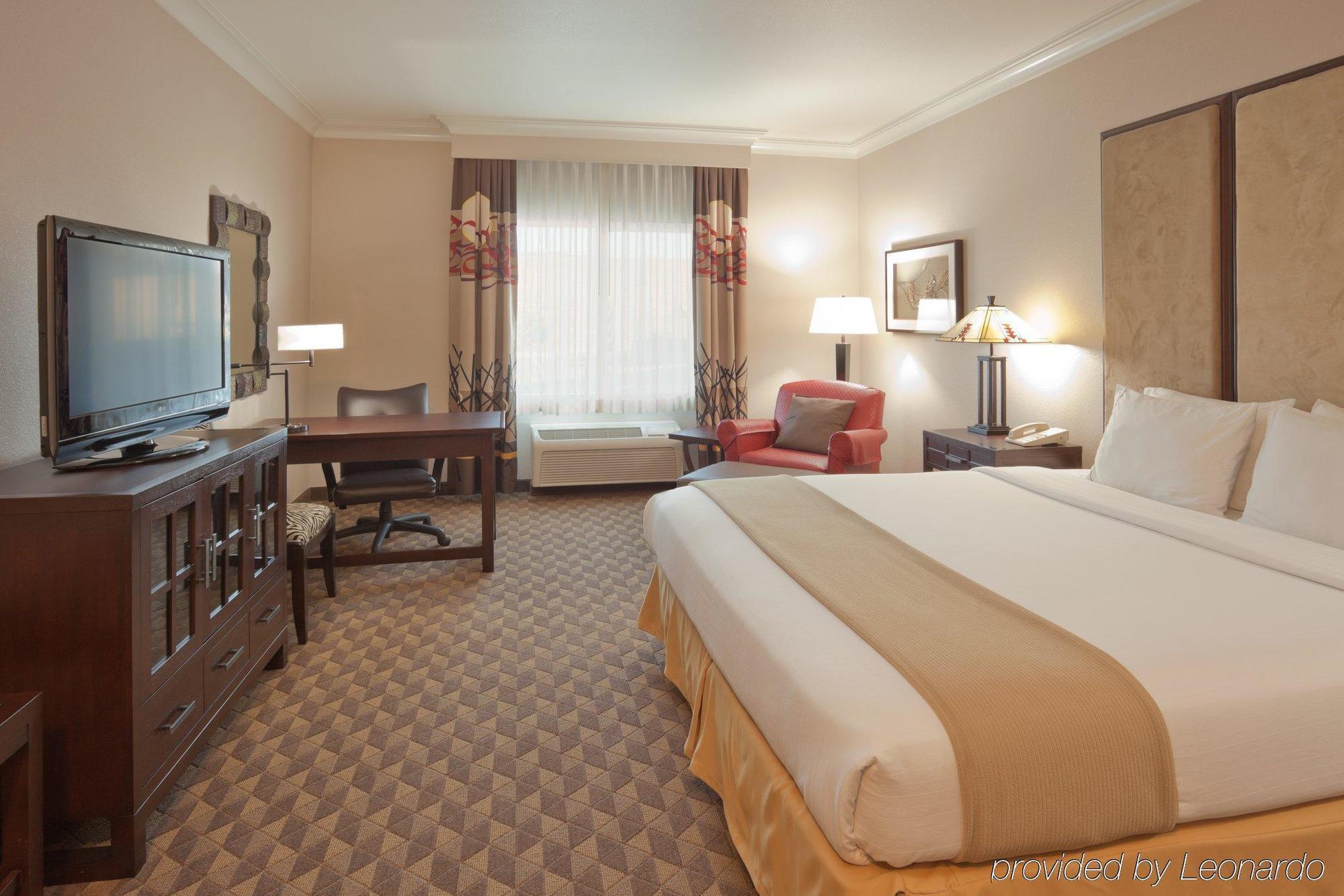 Holiday Inn Express Hotel & Suites Arcata/Eureka-Airport Area By Ihg McKinleyville Room photo