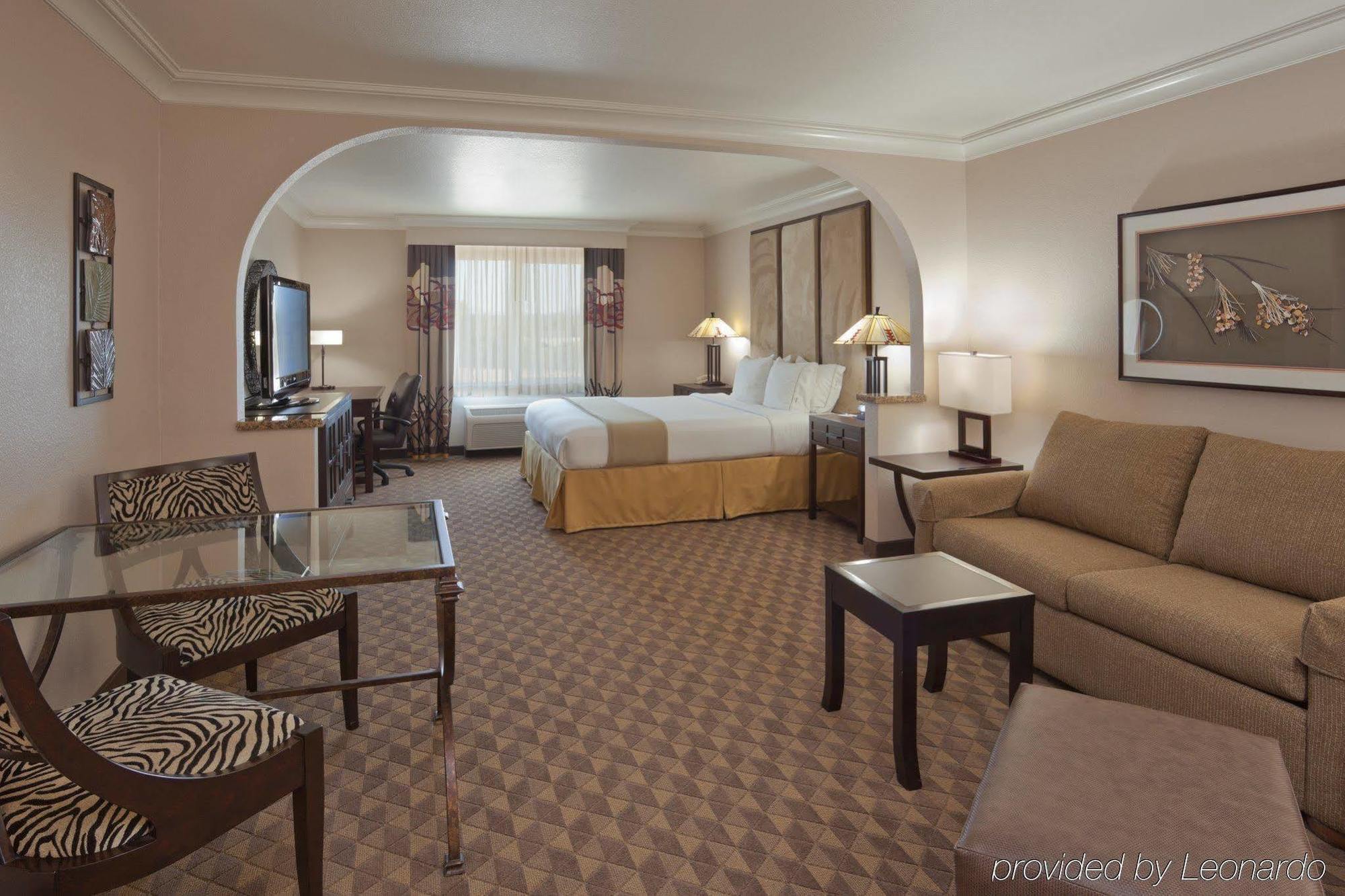 Holiday Inn Express Hotel & Suites Arcata/Eureka-Airport Area By Ihg McKinleyville Room photo